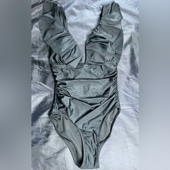 NWT J.Crew Size 4 Ruched ruffle one-piece swimsuit In Black - Picture 3 of 11